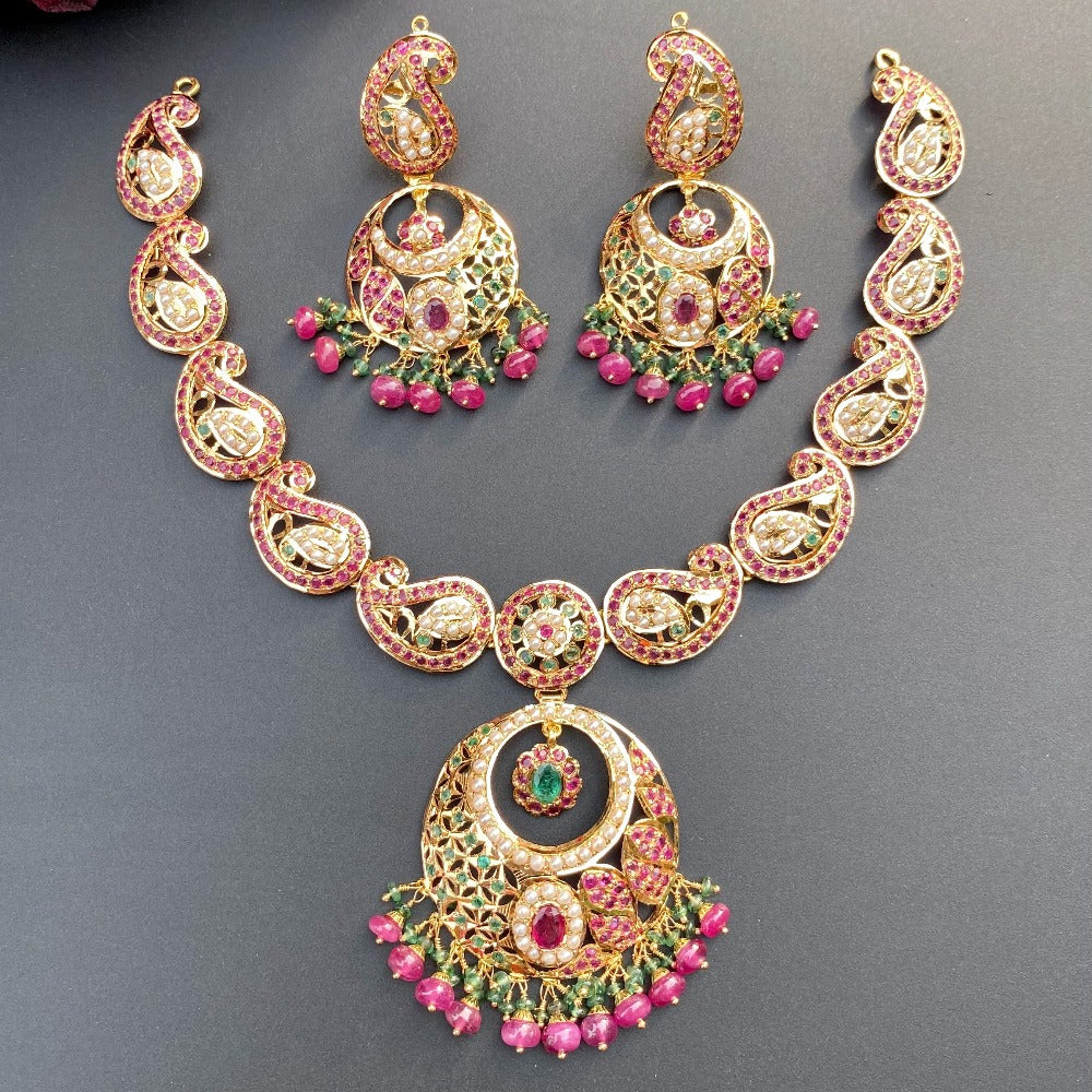 Paisley Design Necklace Set in 22ct Gold GNS 098