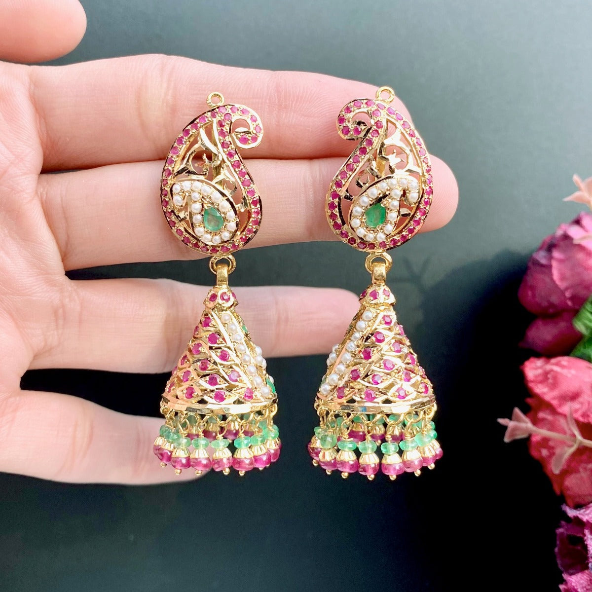 أقراط Jadau Jhumka المعاصرة من الذهب عيار 22 قيراط GER 019