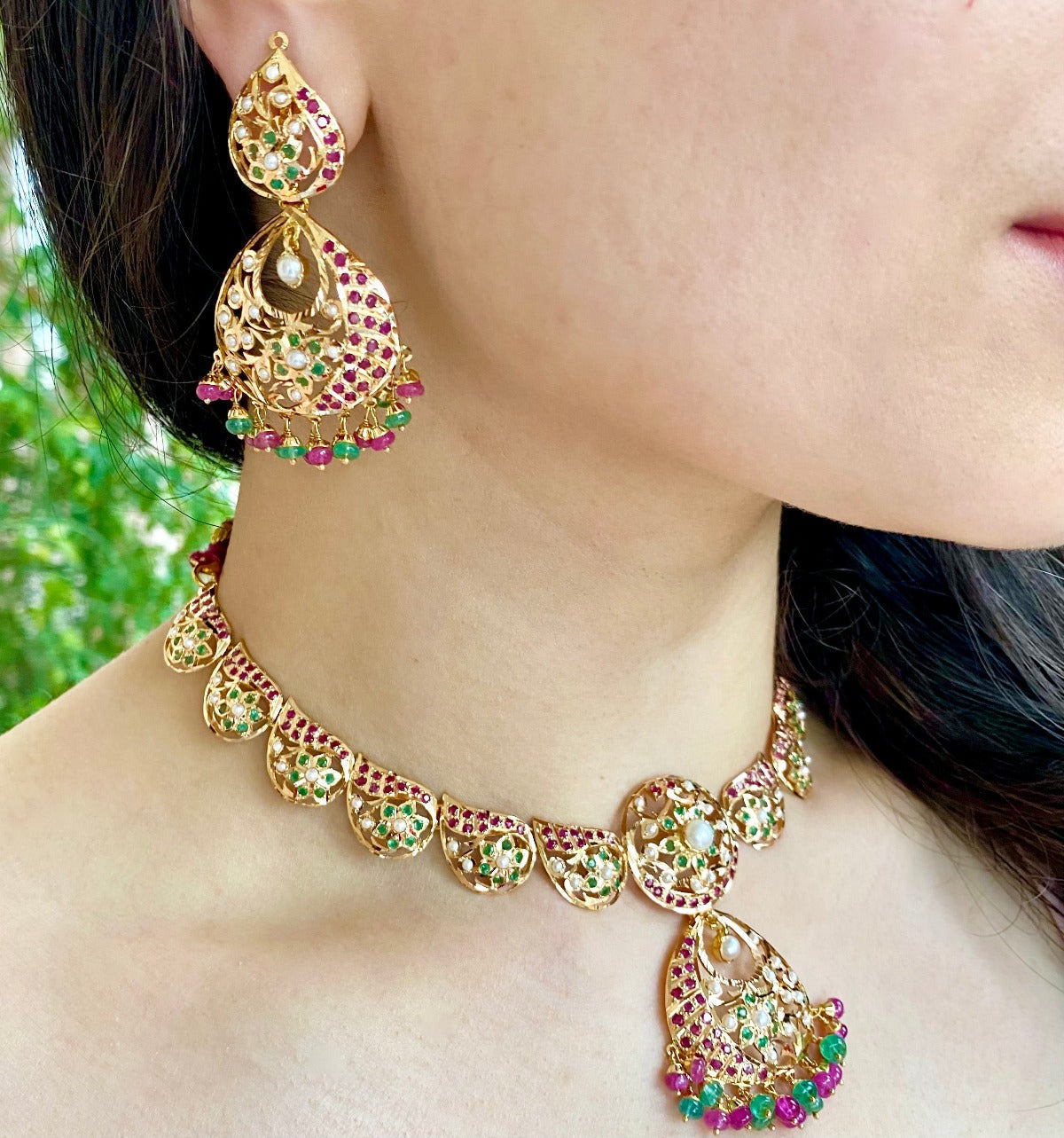 jadau set in 22k gold with chandbali styled earrings