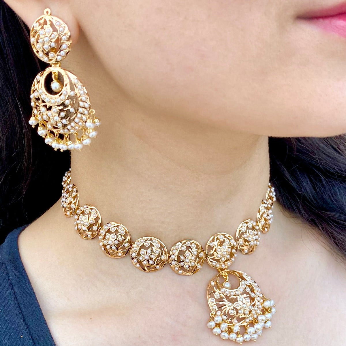 tanishq 22 carat gold neckalce set