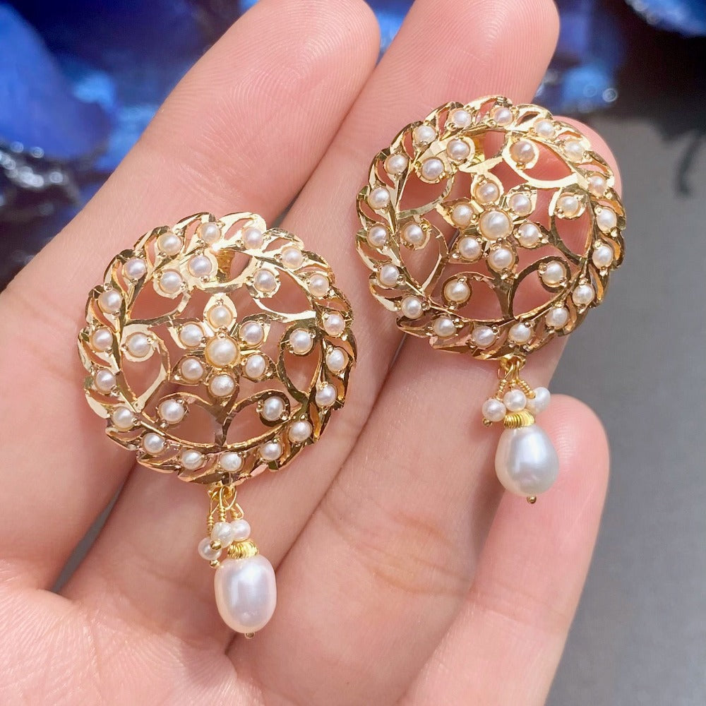 round gold studs in 22k