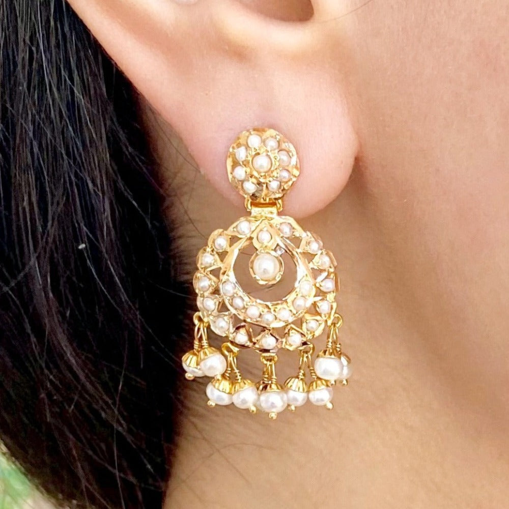 Glistening Pearl Earrings in 22ct Gold GER 060