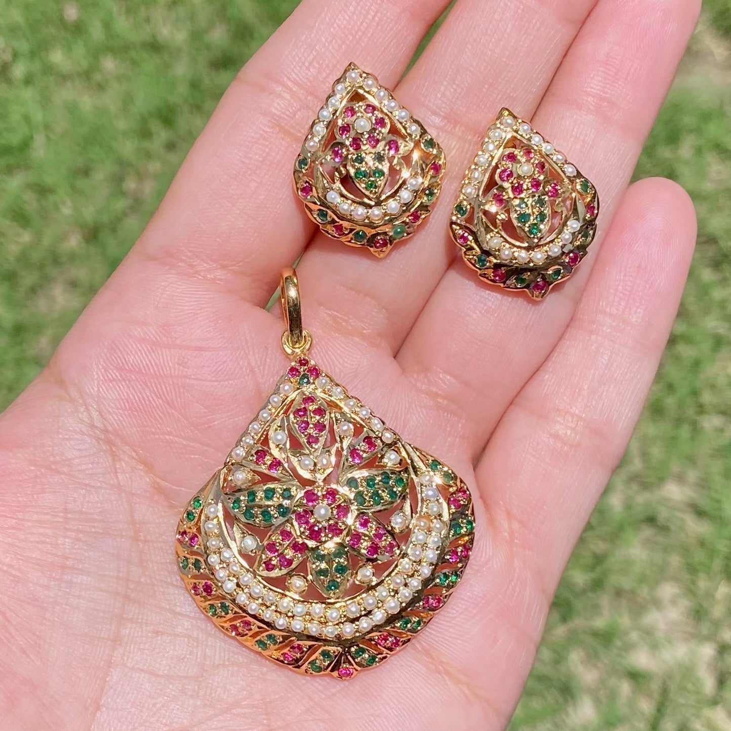 fine jadau pendant set