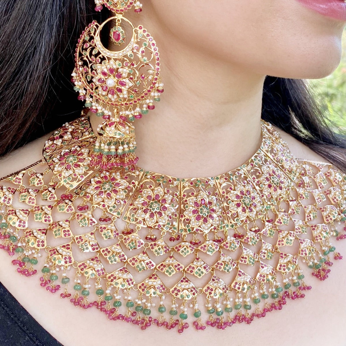 show stopper gold necklace set for indian bride