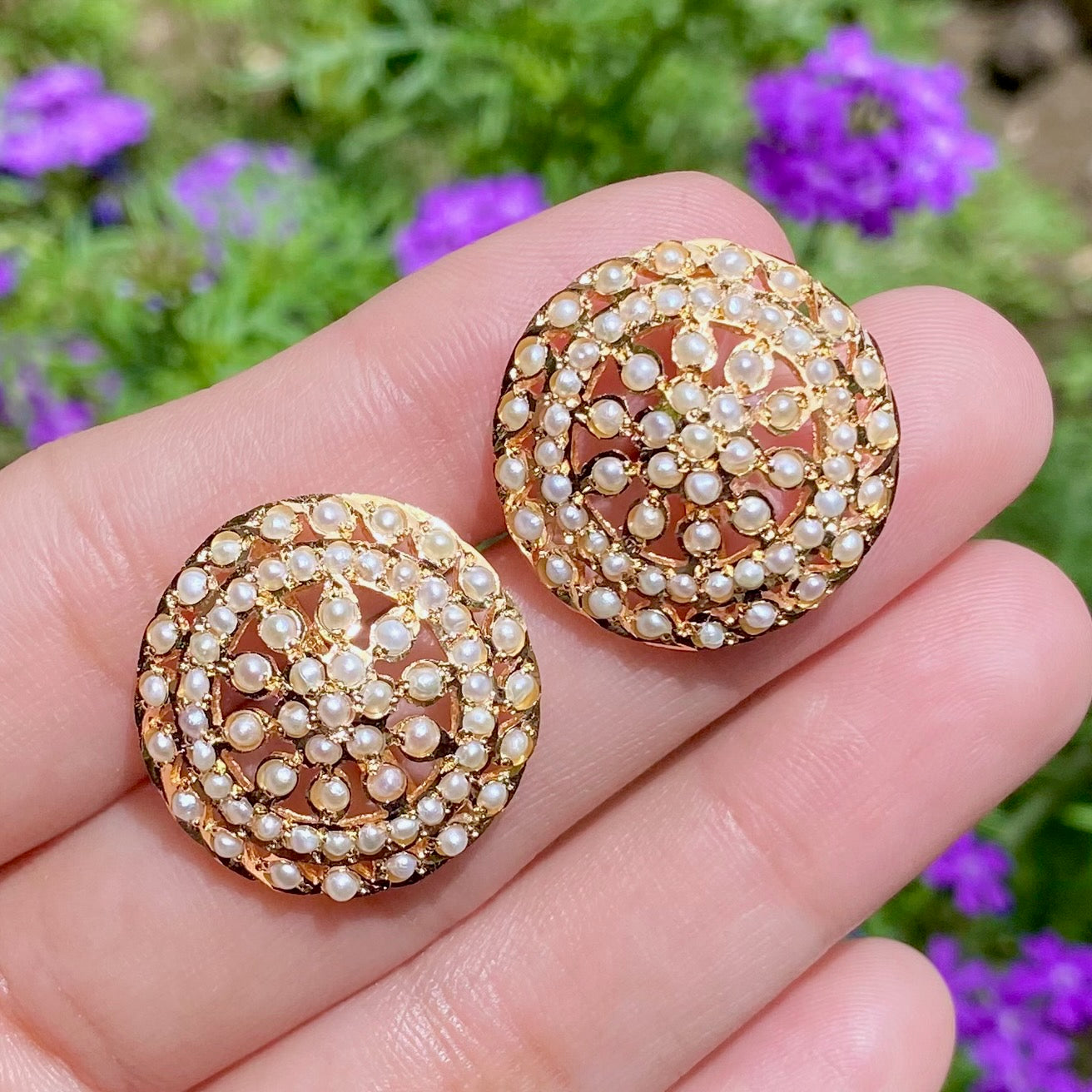 ELEGANT PEARL STUDS