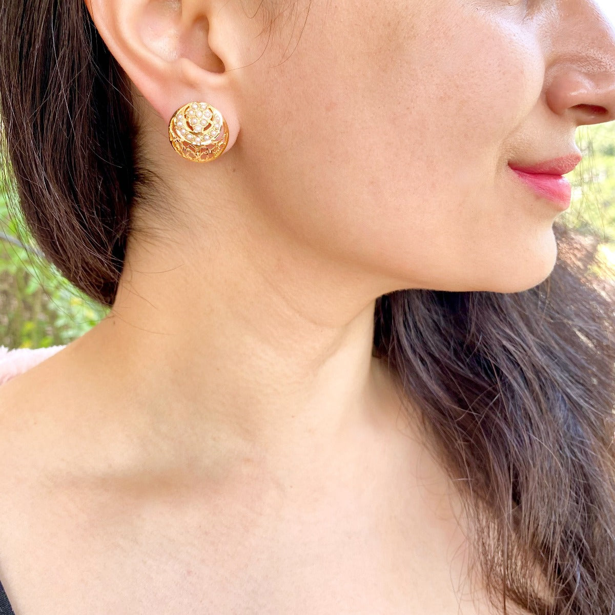 delicate pearl studs in 22ct gold ger 103