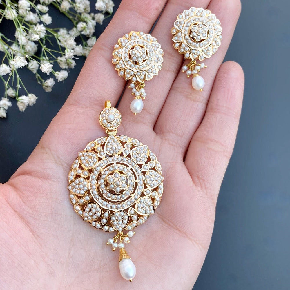 indian gold pendant set set with pearls