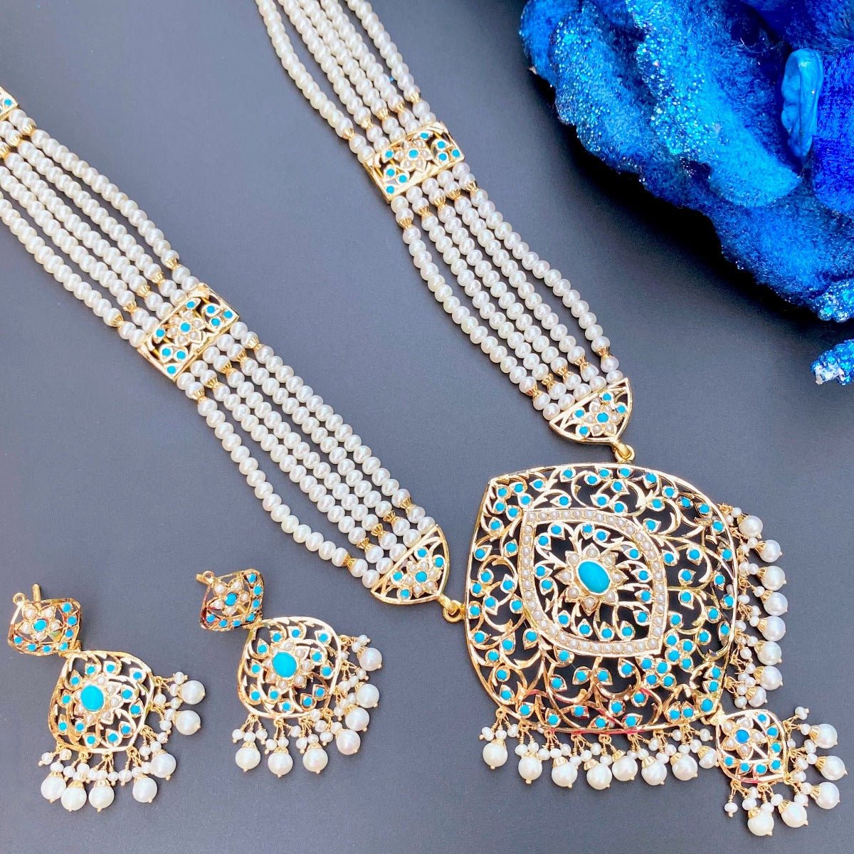 gold necklace set with pearl and feroza