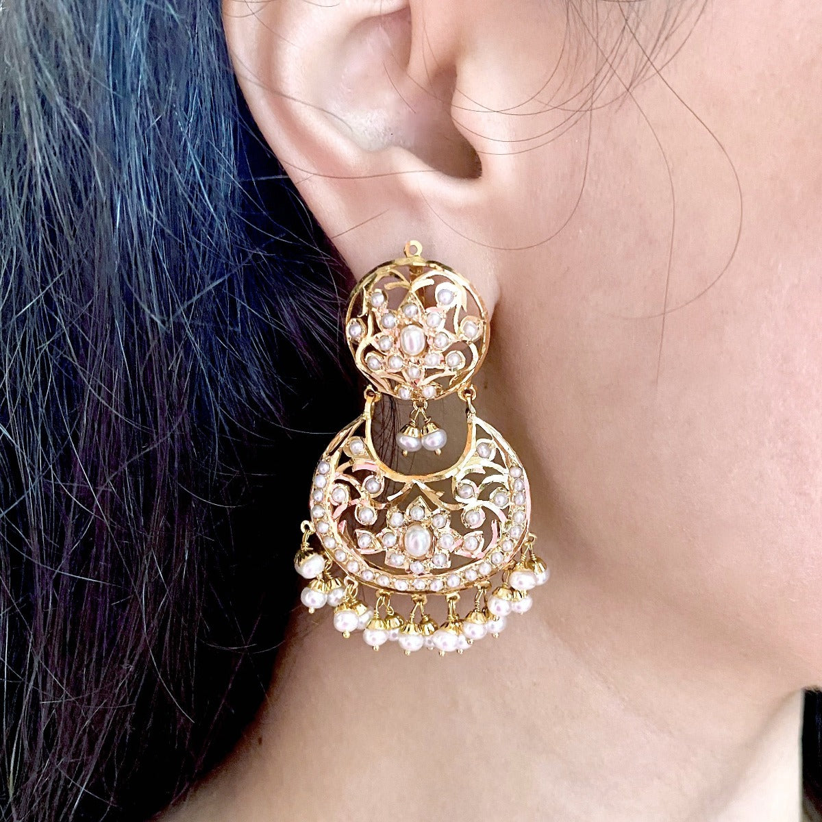 exclusive rani haar in 22k gold set with pearls