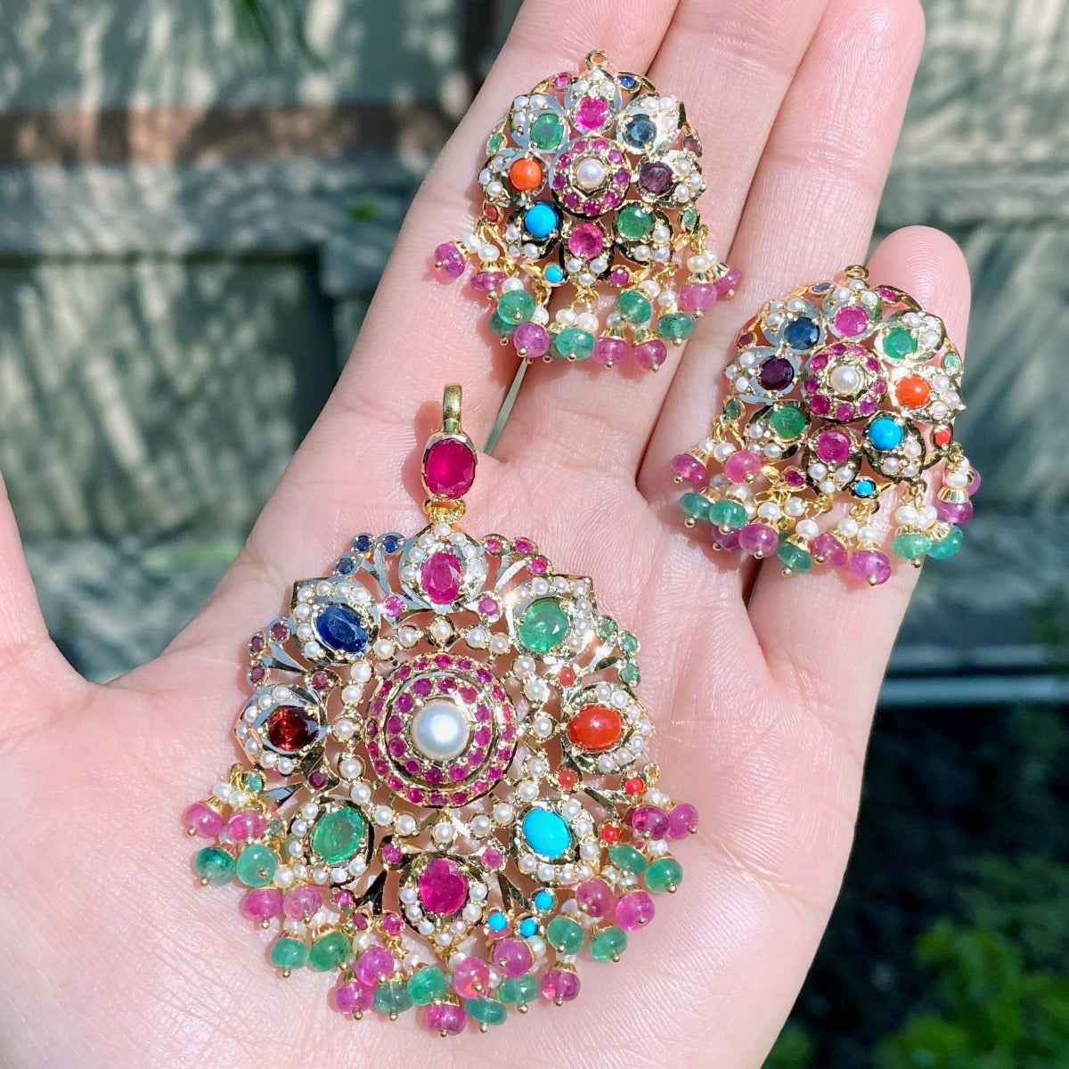 navratna gold pendant set