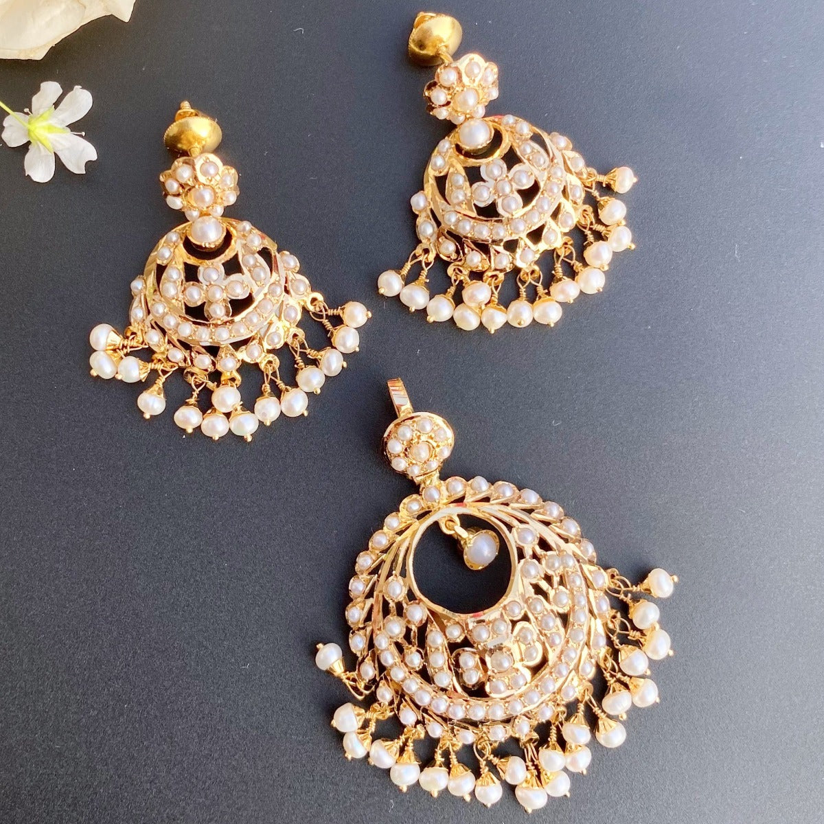 22k gold pendant set in dubai